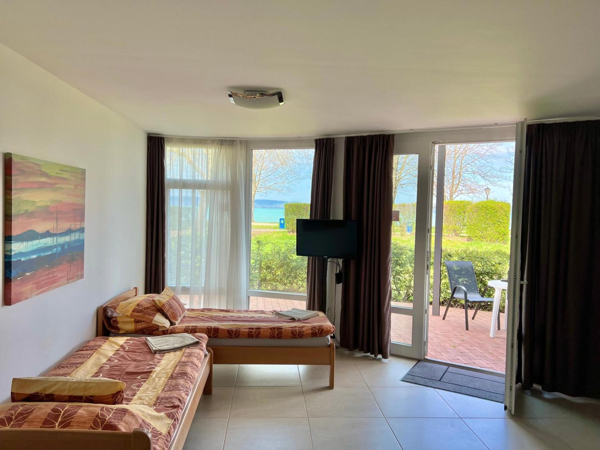 Waterfront Apartmanok 扎马迪 外观 照片
