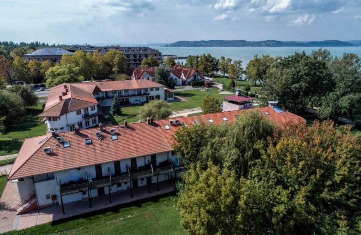 Waterfront Apartmanok 扎马迪 外观 照片